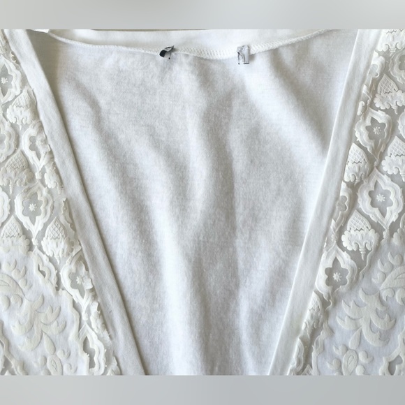 Beautiful V-Neck Top Blouse - Picture 3 of 7